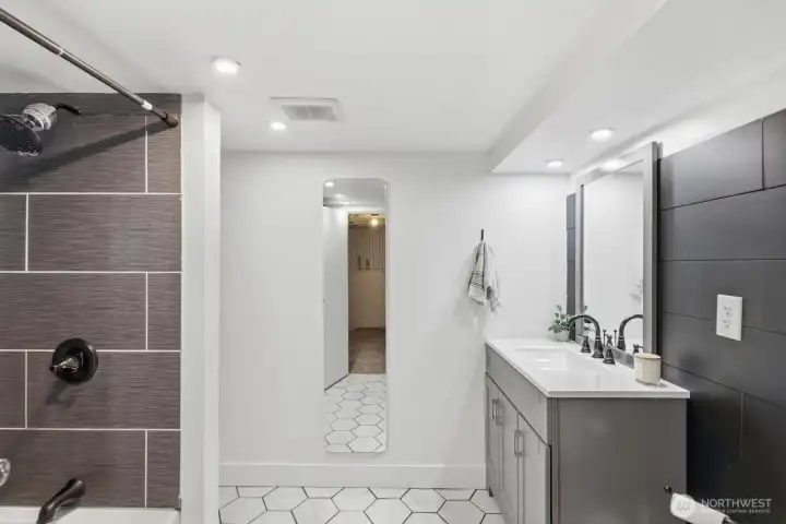 Basement full bathroom w/ tub & shower