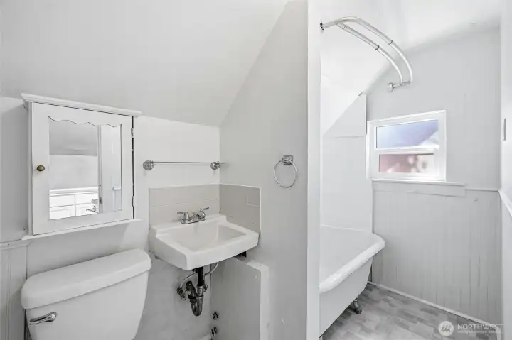 Upstairs bathroom, with fresh paint, deep clawfoot tub and shower, new heavy duty vinyl floor. Upstairs bathroom, with fresh paint, deep clawfoot tub and shower, new heavy duty vinyl floor.