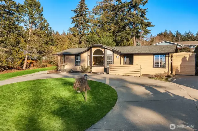 Fantastic circular driveway...