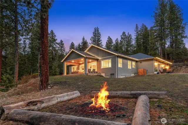 The perfect setting to warm up by the fire and enjoy the evening.