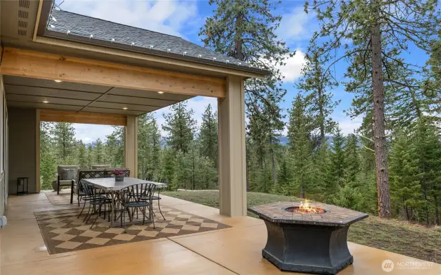 Rare to have such privacy only minutes from town.