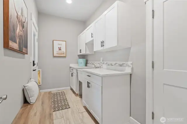 mud room with sink