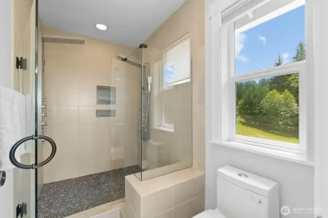 The large shower with double shower heads, very classy!!
