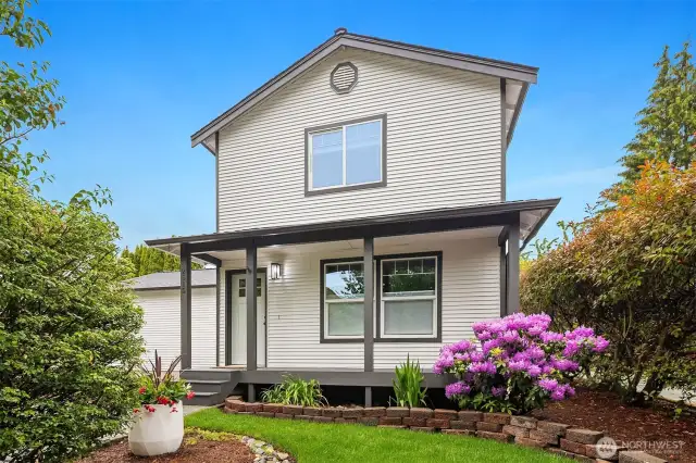 Welcome home to this charming 2002 home in North Everett