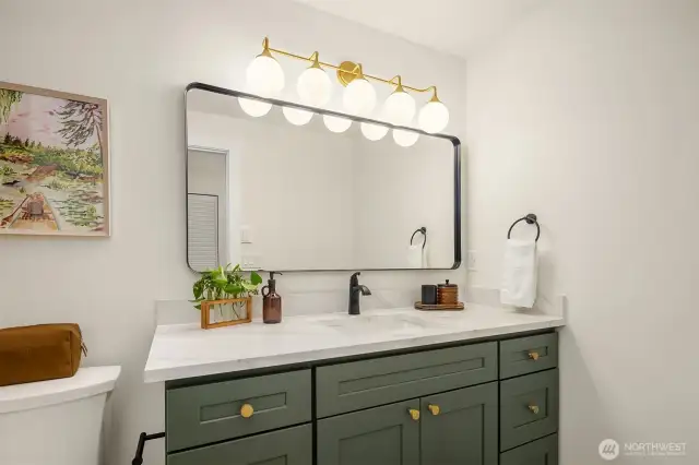 Upstairs full bath with large 60" vanity and quartz countertop