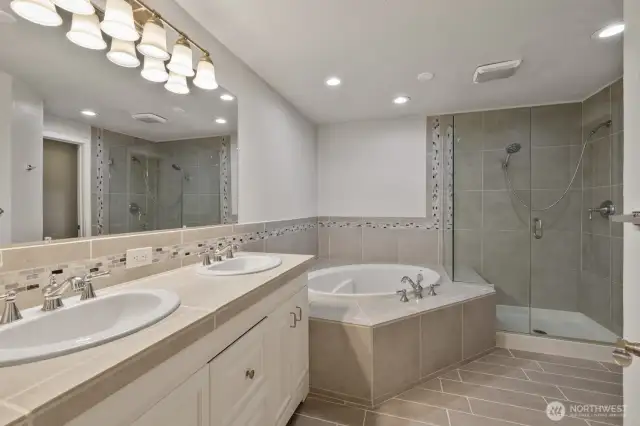 Primary oversized en-suite.