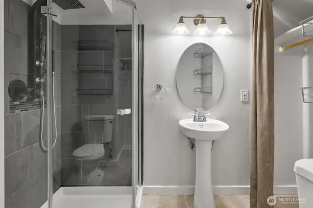 Bedroom 3 en-suite.
