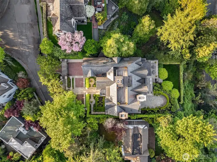 Close to schools and Parks and downtown Seattle