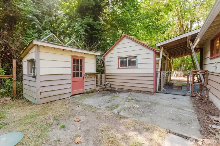 Shed for extra storage and patio area