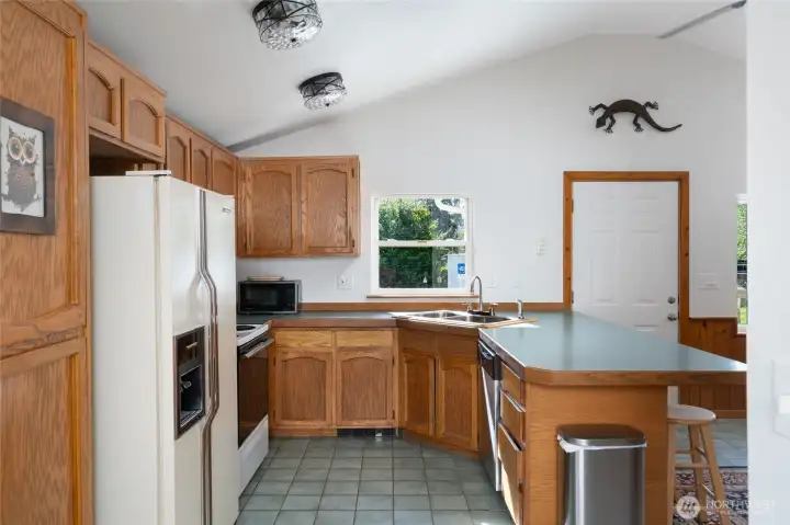 Appliances all stay.