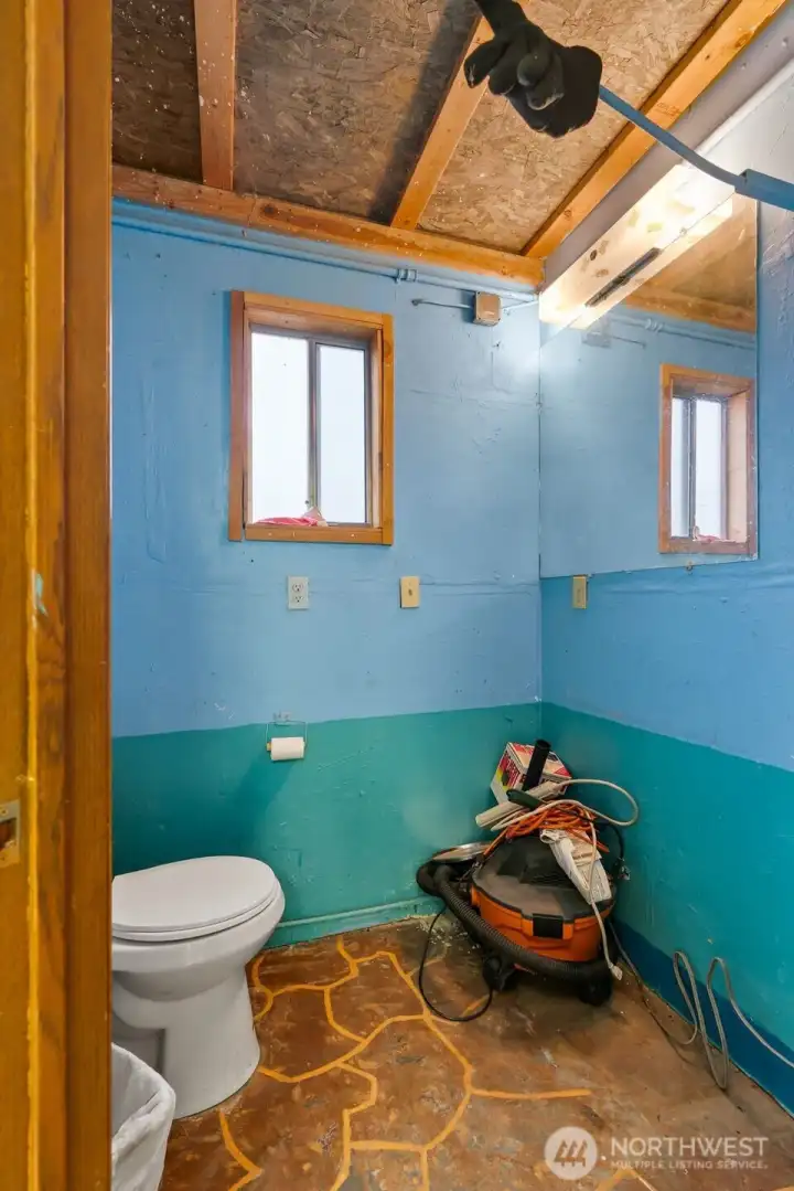 Garage/shop quarter bathroom with water hook-up