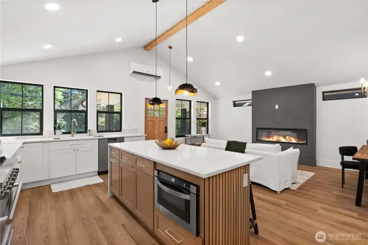 Main Kitchen/Living