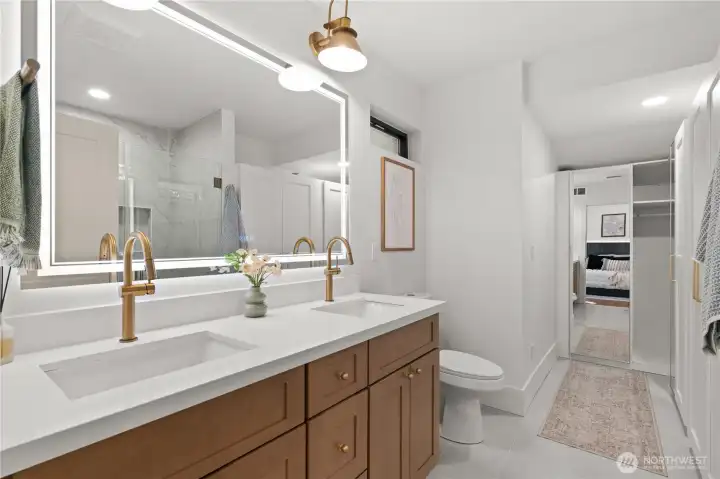 Primary En-Suite Bath