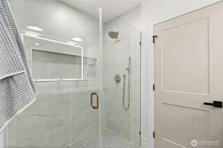Primary En-Suite Bath