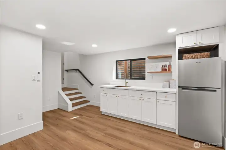 Lower Kitchenette