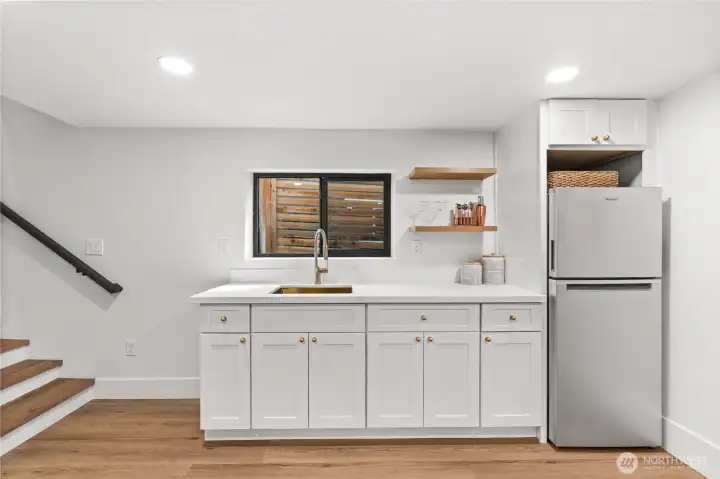 Lower Kitchenette