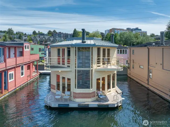 Coveted front row Roanoke Reef floating home Coveted front row Roanoke Reef floating home