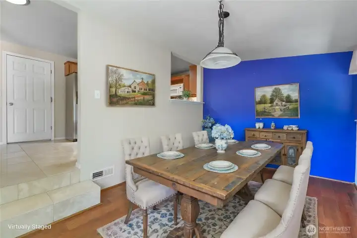 Virtually staged dining room