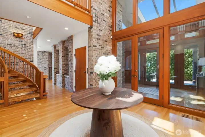 Dramatic Foyer vaulted ceiling