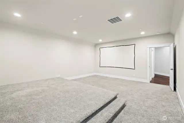 Huge upper level bonus room