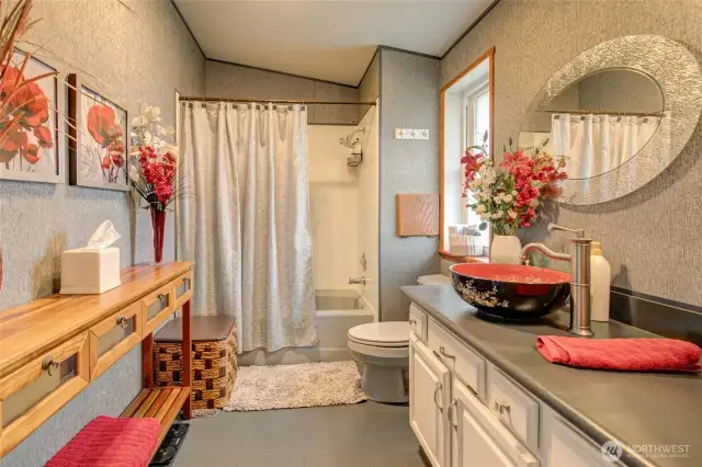 2nd Floor Full Bath