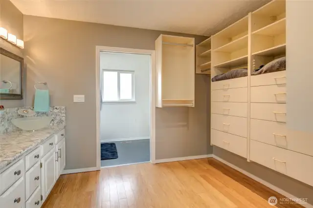 Above Garage 1 Bedroom apt. w/ huge walk in closet