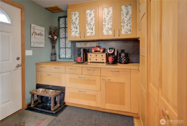 walk in pantry/Coffee Bar