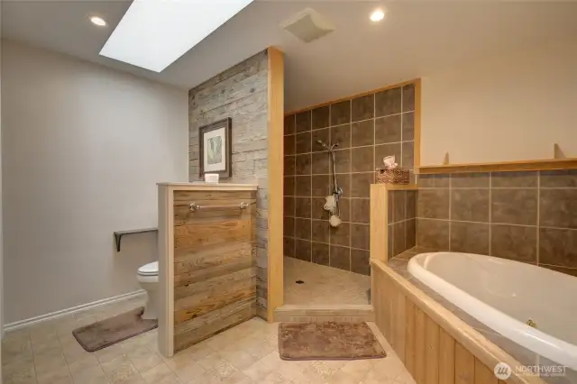 Primary ensuite, cont.