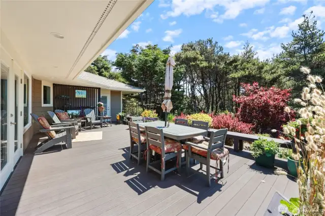 Spacious back deck with composite decking and built in benches. A real oasis!
