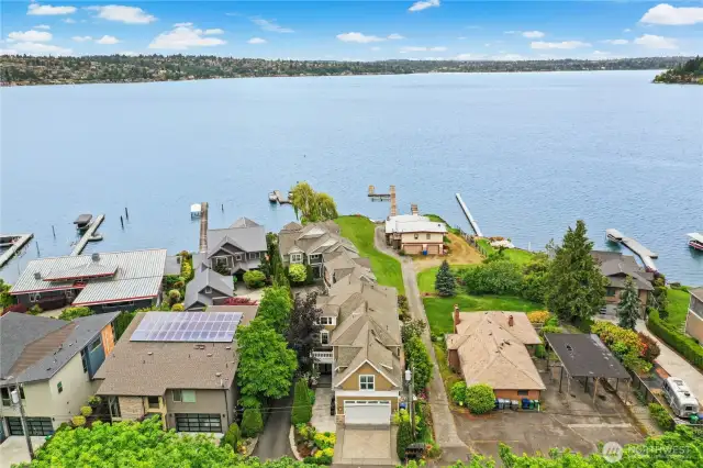This picture shows the home and it's close proximity to Lake Washington. With that permanent easement, you can be on your boat or jet ski enjoying the lake life every day! Be sure to check the tour link for more photos, the floorplan and a 3D walkthrough video.