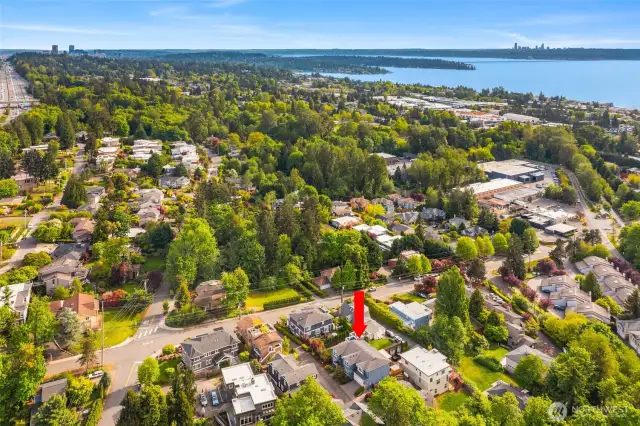 Situated in a fantastic location, near Google, Everest Park and close proximity to downtown Kirkland.