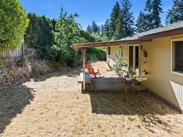 Fully-fenced private backyard!