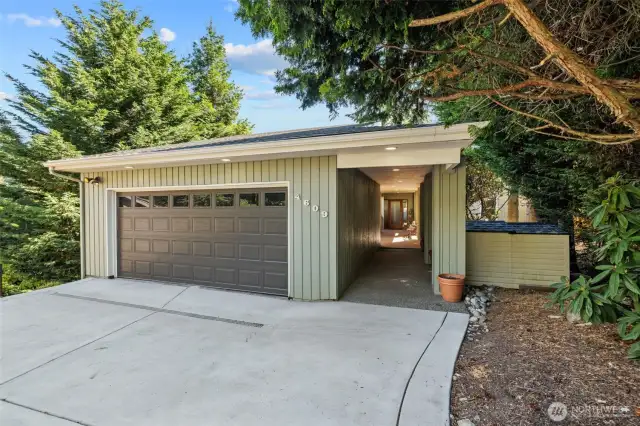 Spacious 5 Bedroom home in coveted Somerset neighborhood!