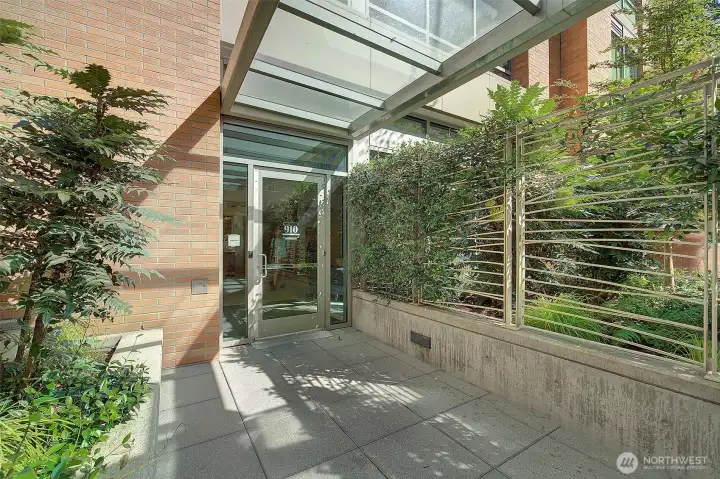 Common Area:  Entrance to 910 Lenora - S Tower