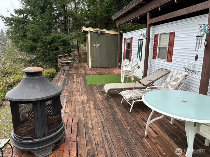 Huge deck for entertaining