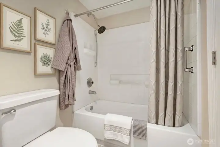 Full Bath! *Decor is digital.
