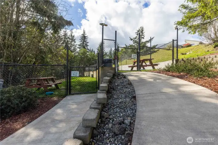 Sunn Fjord has a convenient Pooch Park with areas for both large and small dogs.