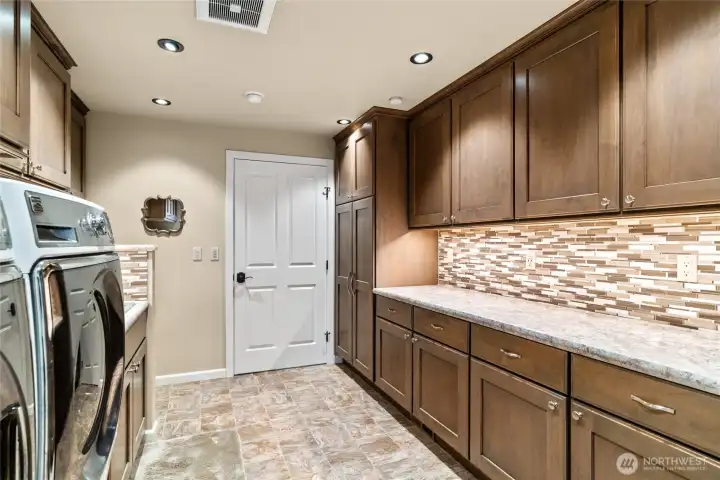 Oversized Utility Room, under-counter lighting