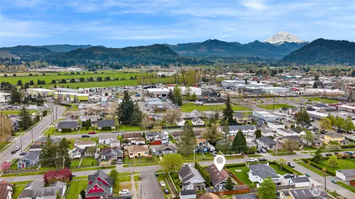 Gorgeous Enumclaw and Mt. Rainier views.