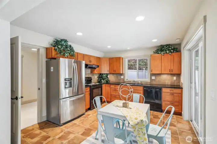 Granite counters, full size fridge, dishwasher private back covered patio with fire pit and much much more! Perfect for guests, in law suite, extended family or a future rental!  Endless possibilites.