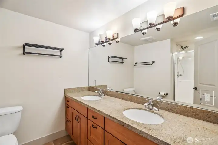 Full size bathroom dowstairs with dual sinks tons of storage and space!