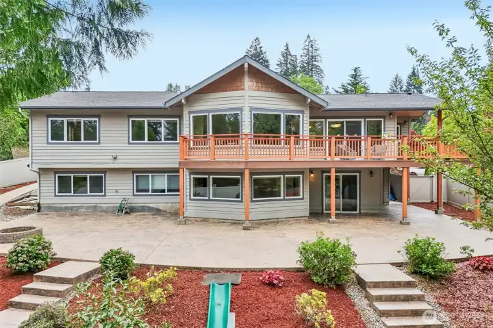 Another pic of the back of this gorgeous home from the backyard!