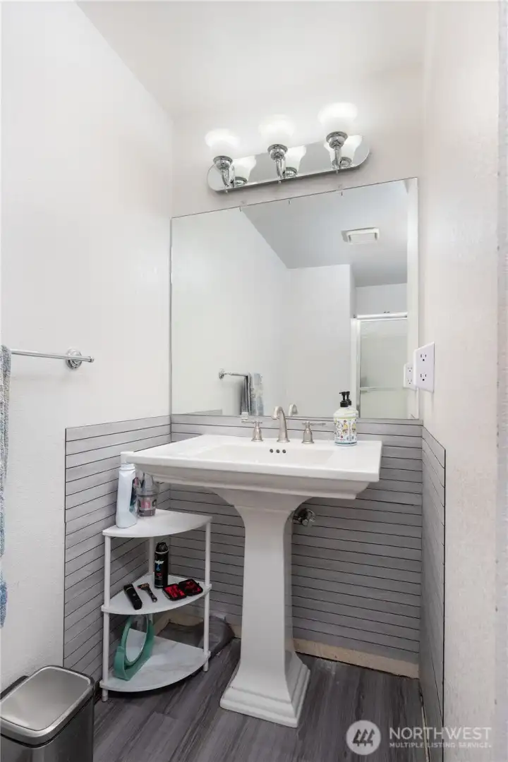 Another view of full bathroom in upstairs hallway