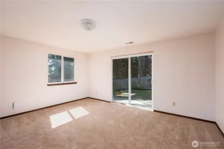 Lower level rec room/den with slider to outside