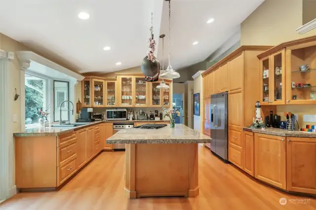 Kitchen. Maple Cabinets and granite tile counters