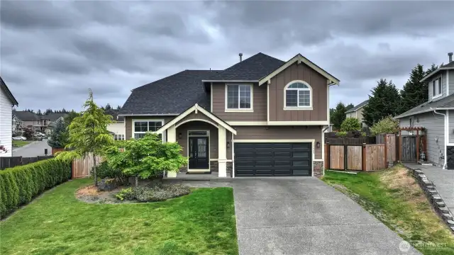Welcome to your new home. Located in the awesome Southwood neighborhood. This home sits on a cul-de-sac