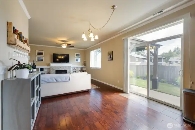 Dining area between family room and kitchen