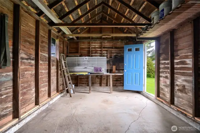 Another view of garage...