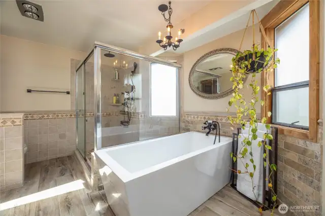 Primary bath suite, large soaking tub, double oversized shower, double sinks all upgraded