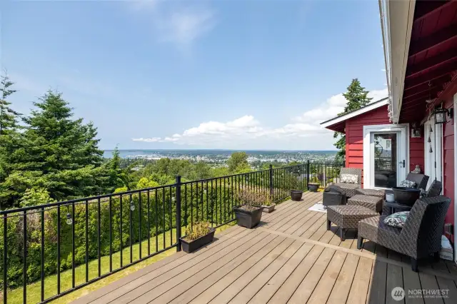 View decks over looking City and Bay. !80 degree view.